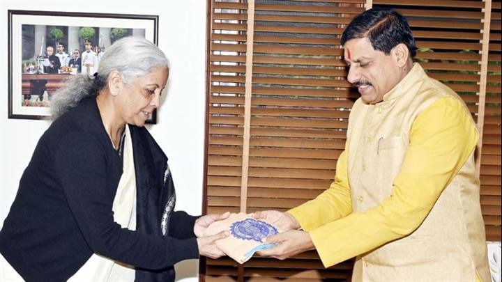 मुख्यमंत्री डॉ. यादव की केंद्रीय मंत्री श्रीमती निर्मला सीतारमण से भेंट
